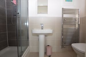 Ensuite- click for photo gallery
